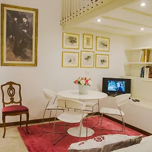 Mini Chic Downtown Apartment